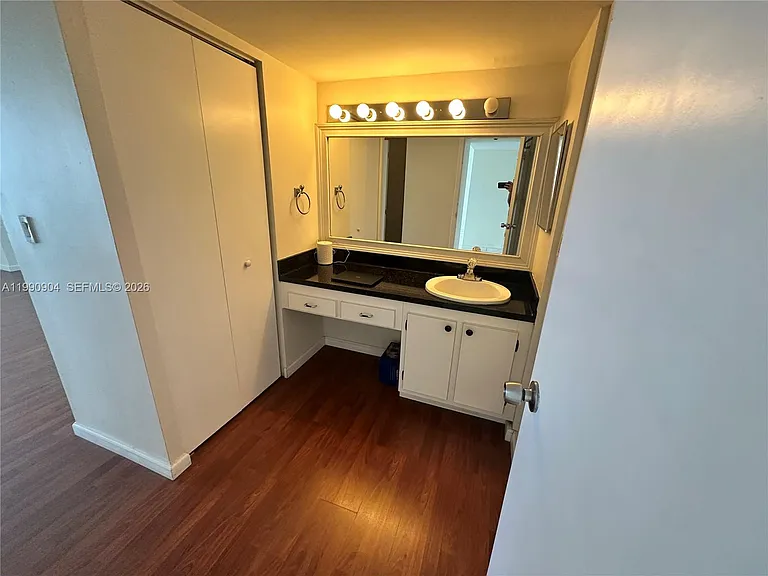 100 Bayview Dr #911 — Photo 6