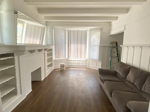 2nd image of 701 W 45th St
