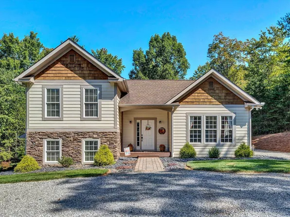 129 Old Carolina Rd, Rocky Mount, VA 24151