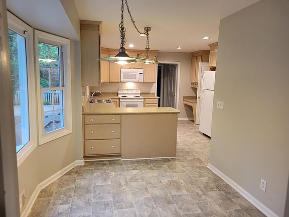 3rd image of 4050 Candler Lake Ct NE