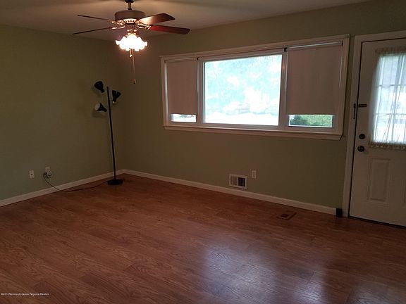 5th image of 384 Applegate Ave