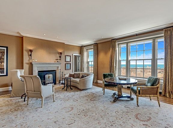 3rd image of 2450 N Lakeview Ave #9