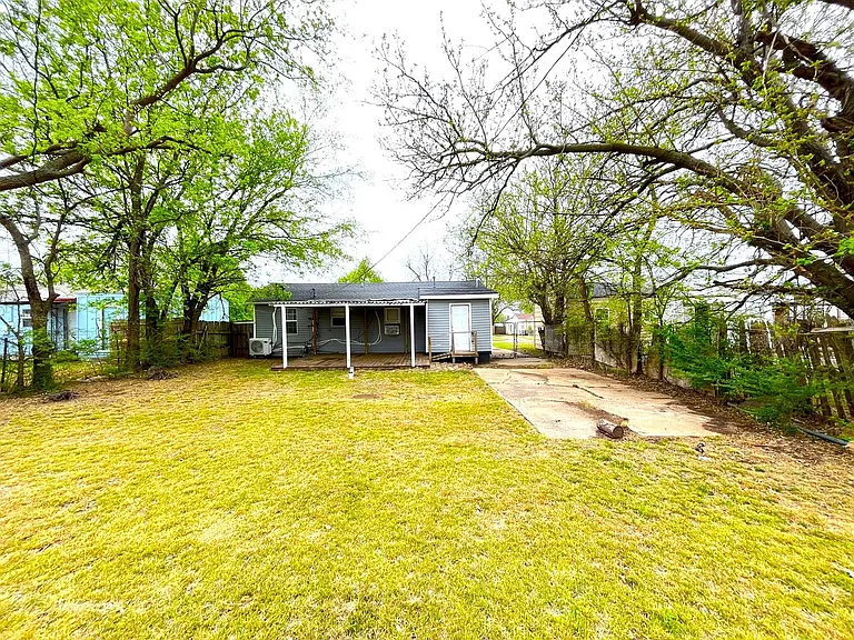 313 W Peach St — Photo 19