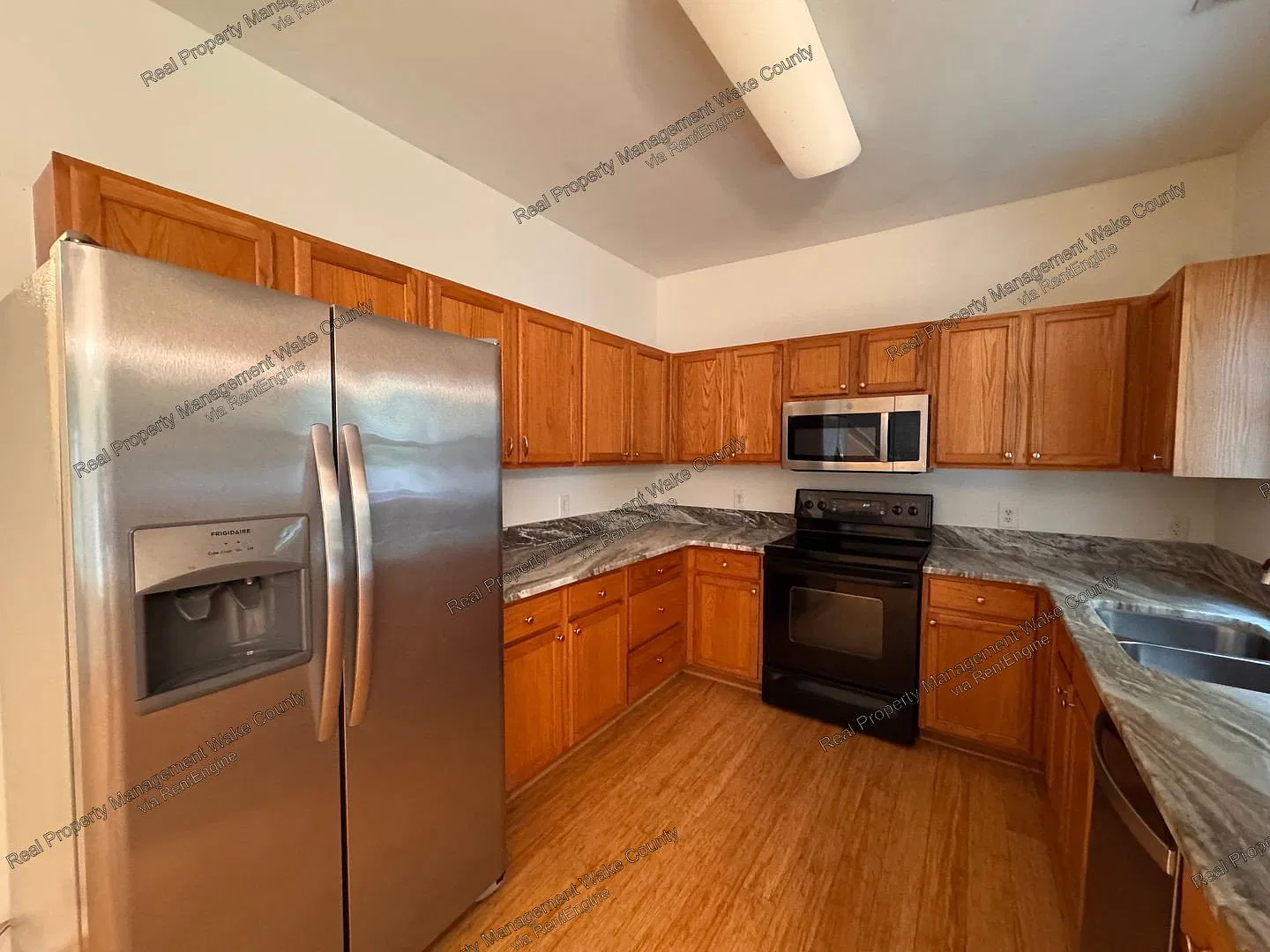 4 bed, 3.0 bath, 2135 sqft, $2,095 — Photo 4