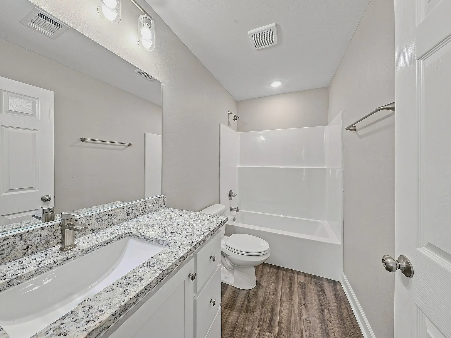 2510 Booker St — Photo 2