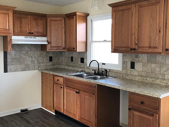 3rd image of 4011 Jamestown Dr