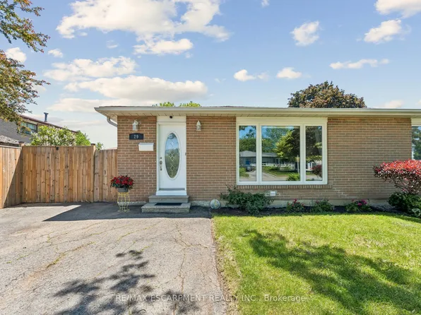 29 Deeside Cres, Brampton, ON L6T 3L8