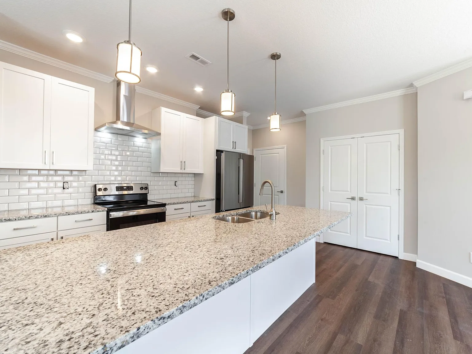 200 W Green Meadows Rd — Photo 3