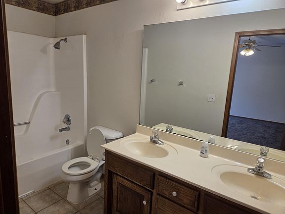 2nd image of 4209 Nightingale Ln #B