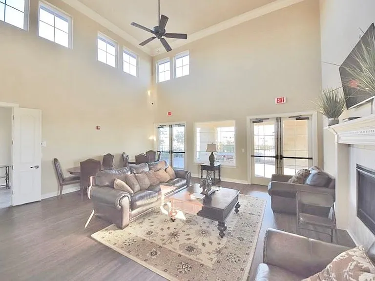 18325 Urbano Dr — Photo 22