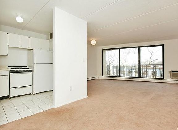 3rd image of 1155 Warburton Ave APT 6C