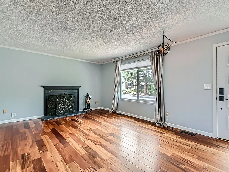 1186 N Franklin Ave — Photo 6