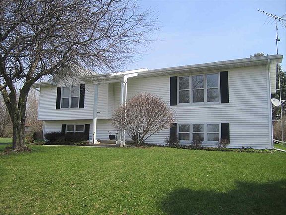 2nd image of 820 Marquette Dr SW