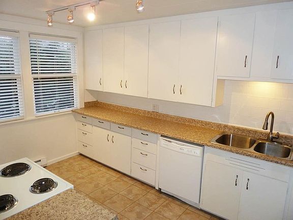 Large Bright Kitchen