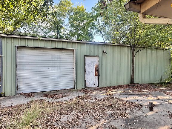 3rd image of 3025 Conmar St