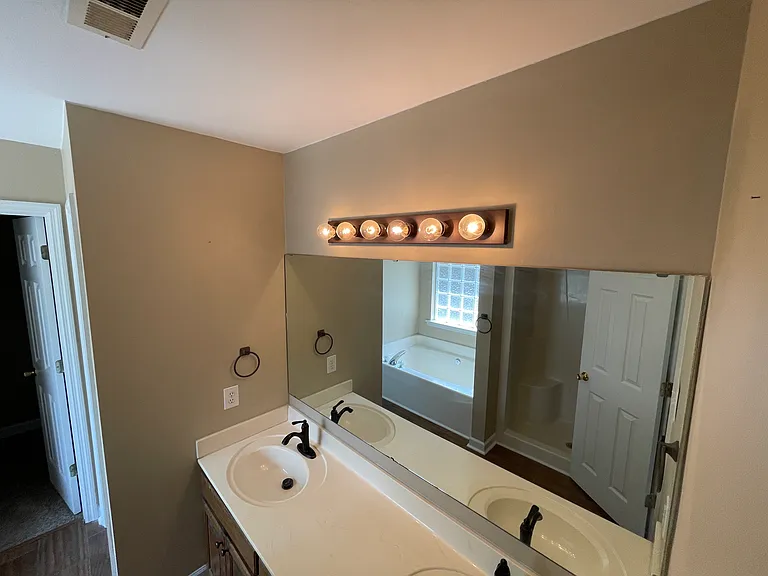 219 Yorkshire Dr — Photo 19