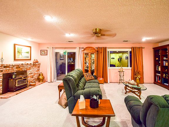 5th image of 209 Columbia Dr