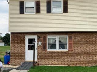11 Stuart Cir, Hanover, PA 17331