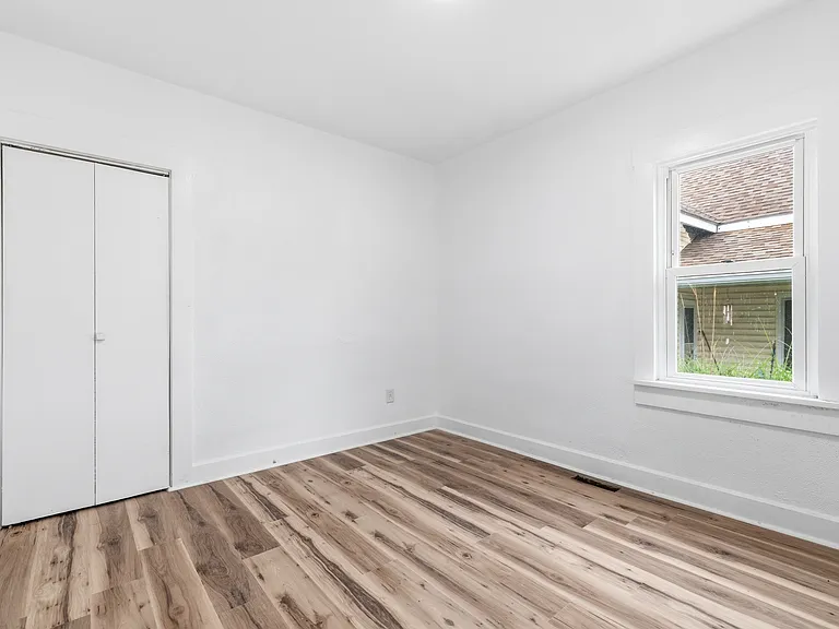 909 Indiana Ave — Photo 13