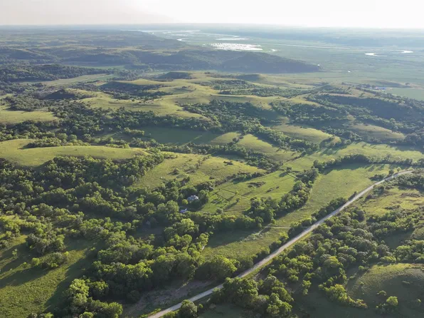 4550 Plum Hollow Rd, Olsburg, KS 66520