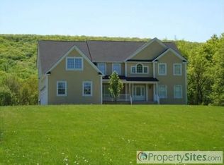 8 Stuart Ln, Oak Ridge, NJ 07438