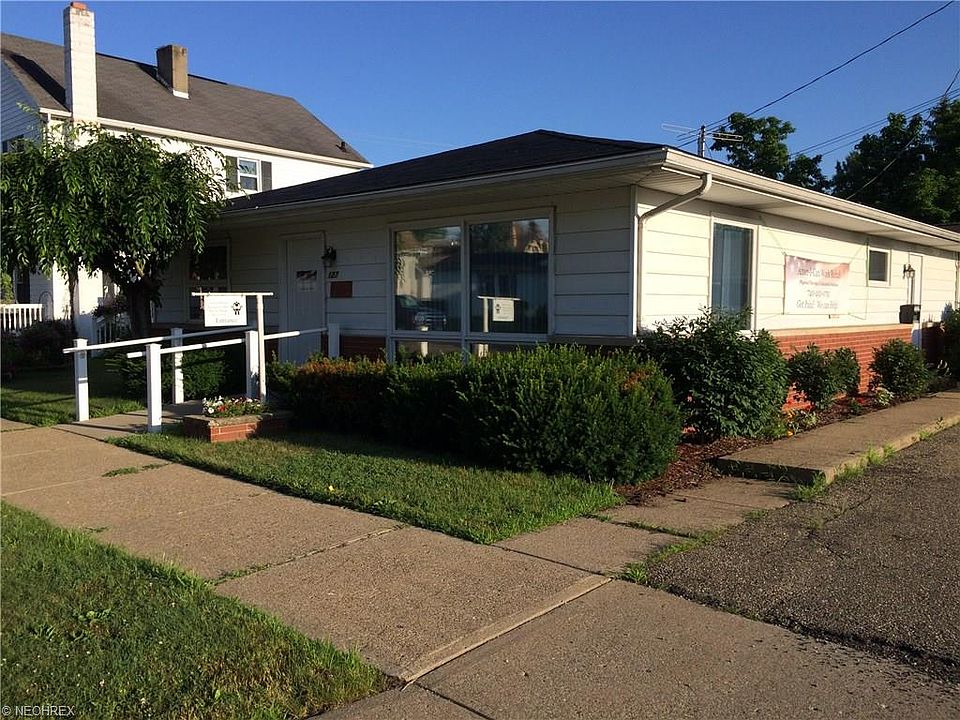 1st image of 127 E 7th St