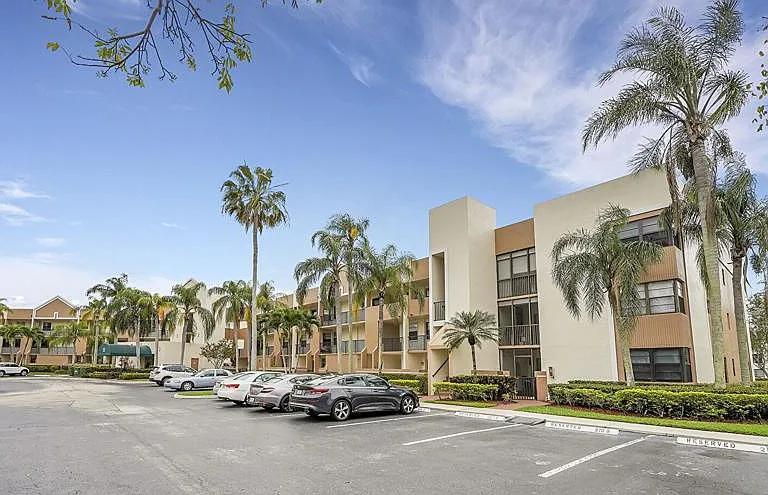 7250 Fairfax Dr #302 — Photo 3