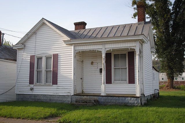 1st image of 916 Williams St