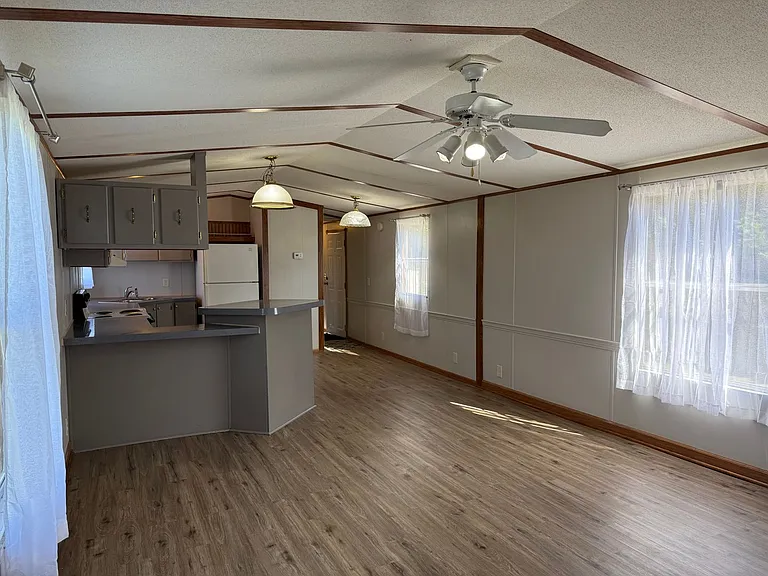 2471 Albany Dr — Photo 7