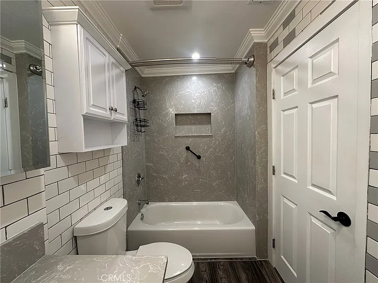 320 N Lyman Studio #STUDIO — Photo 9