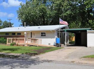 1912 SW 71st St, Topeka, KS 66619