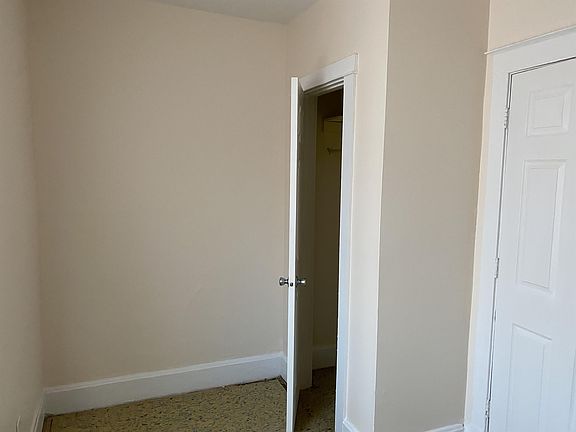 4th image of 4911 Homerlee Ave Unit 2R