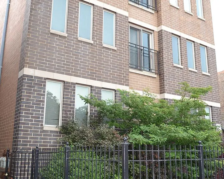 3359 S Ashland Ave — Photo 1