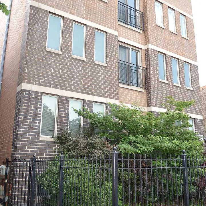 3359 S Ashland Ave