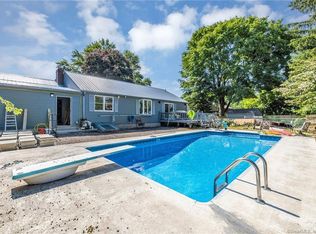1467 E St N, Suffield, CT 06078