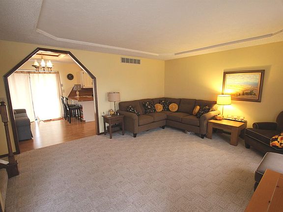 3rd image of 2513 Henry Dr