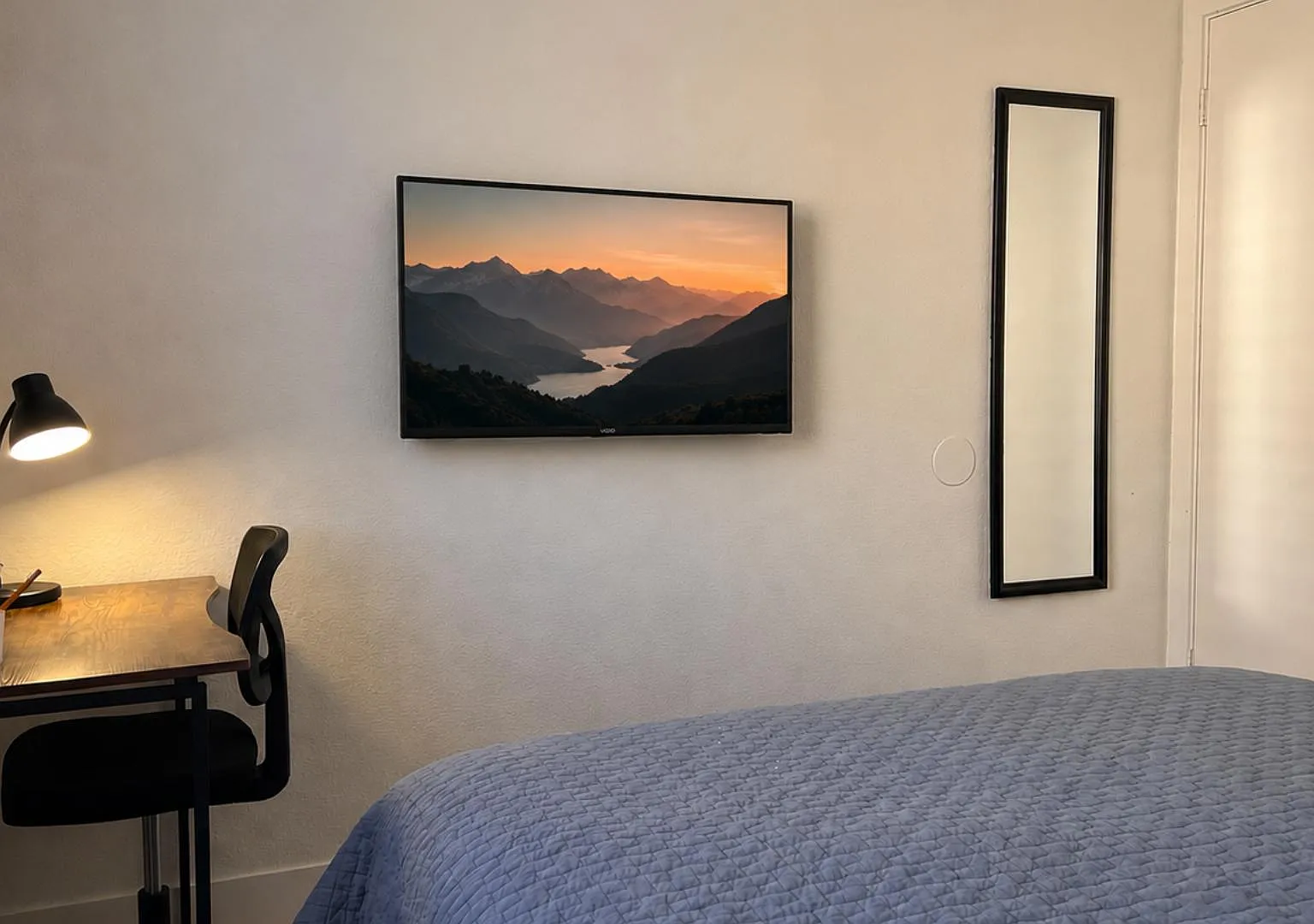 4 bed, 4.0 bath, 2400 sqft, $905 — Photo 3