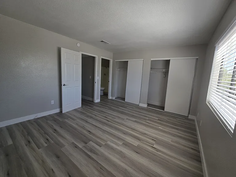 Cora Apartments — Photo 32