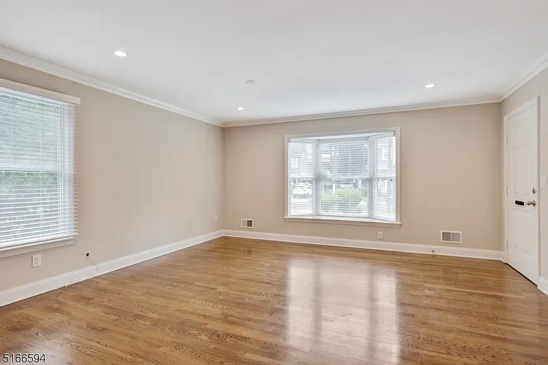 3 bed, 3.5 bath, $5,600 — Photo 2