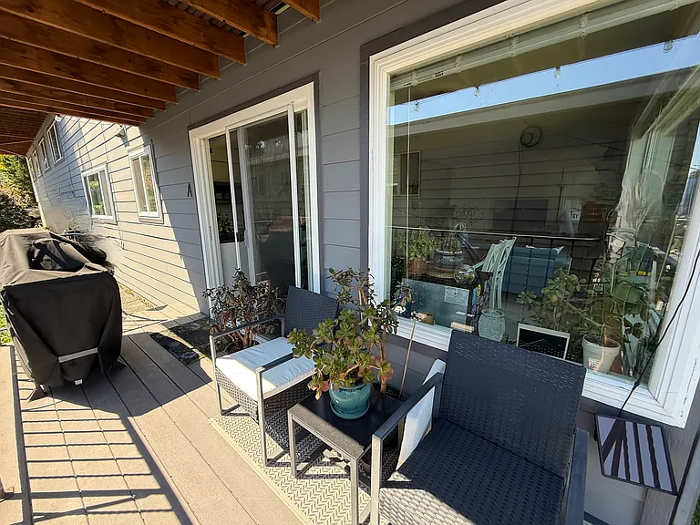 1415 Taylor Ave N — Photo 9