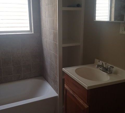 3rd image of 2421 Dumaine St