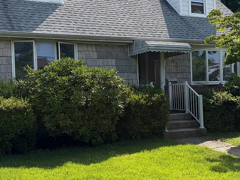 158 Burns Ave — Photo 1