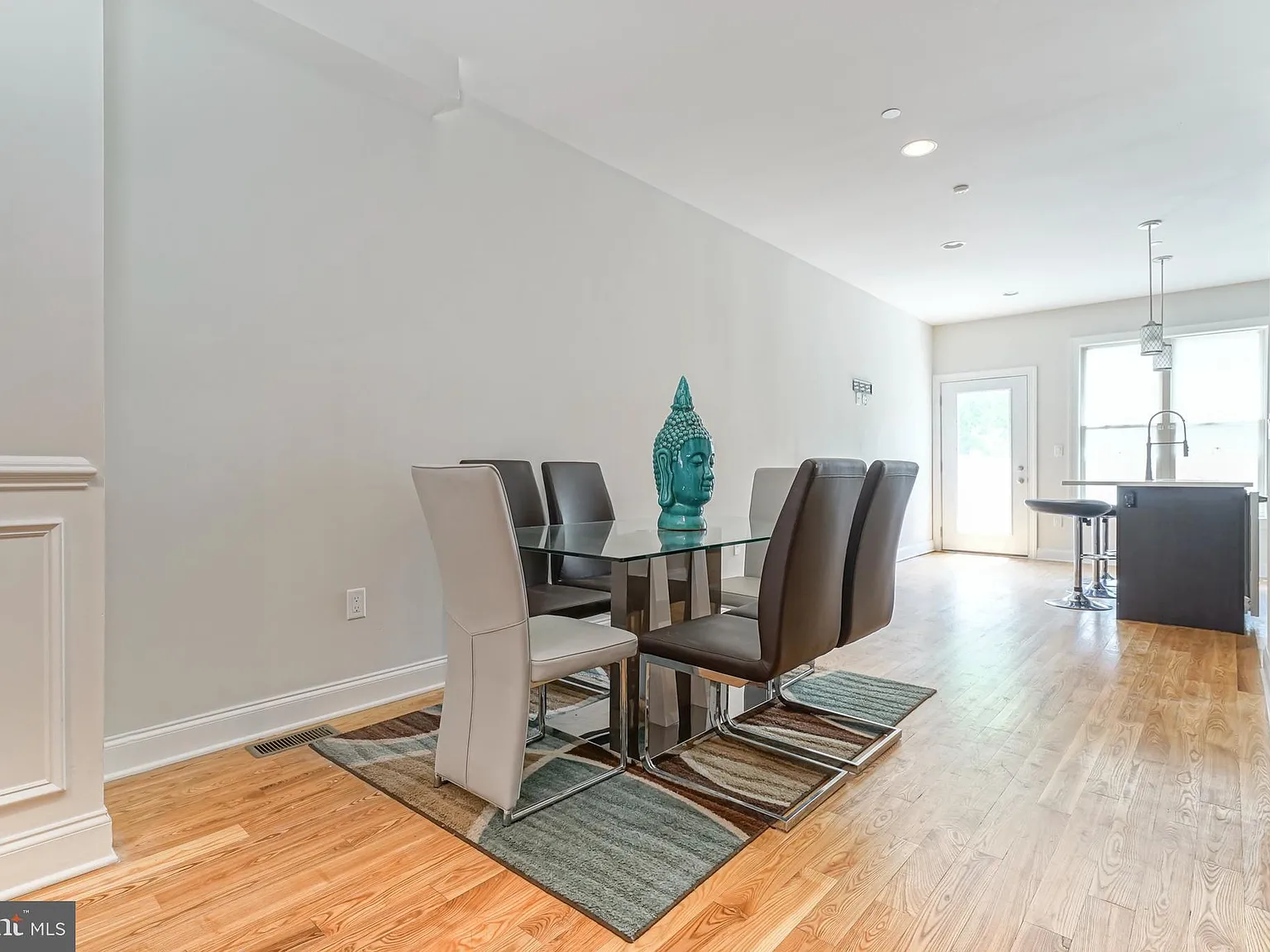 3 bed, 2.5 bath, 2800 sqft, $3,195 — Photo 4