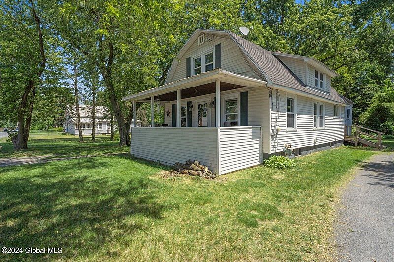 3rd image of 1163 Burgoyne Avenue
