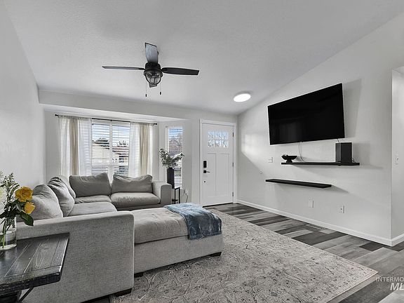 4th image of 1182 N Iris Ave