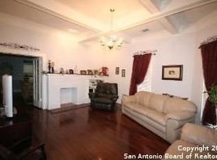 1013 A St, Floresville, TX 78114