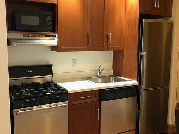 4th image of 1680 York Ave #C3