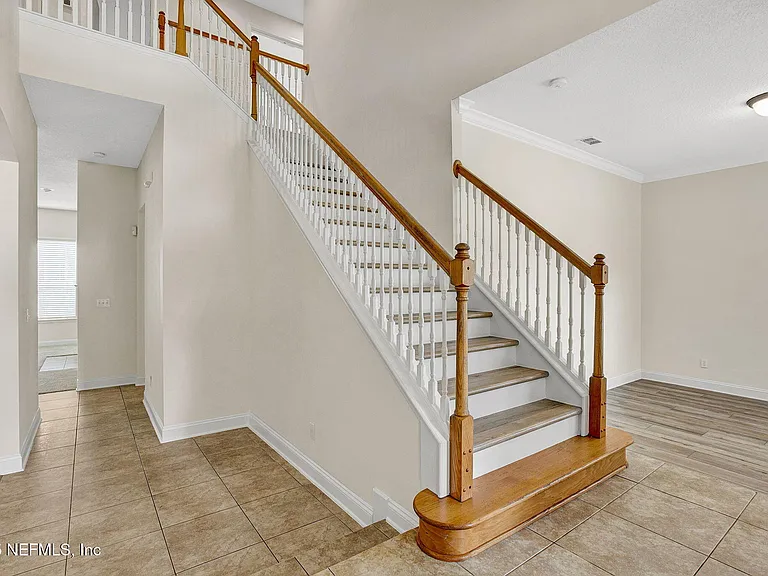 1761 Highland View Dr — Photo 15