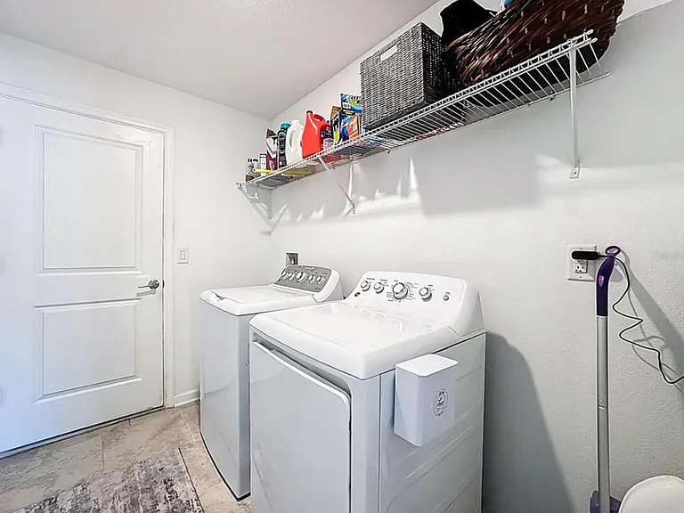6952 Dilly Lake Ave — Photo 5