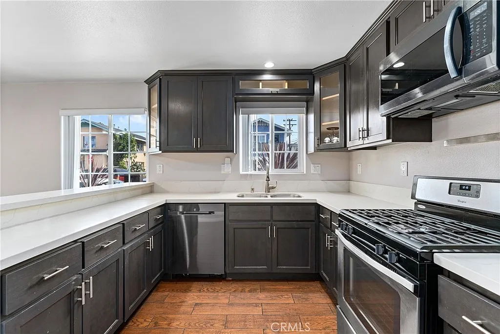 4 bed, 1856 sqft, $6,000 — Photo 2